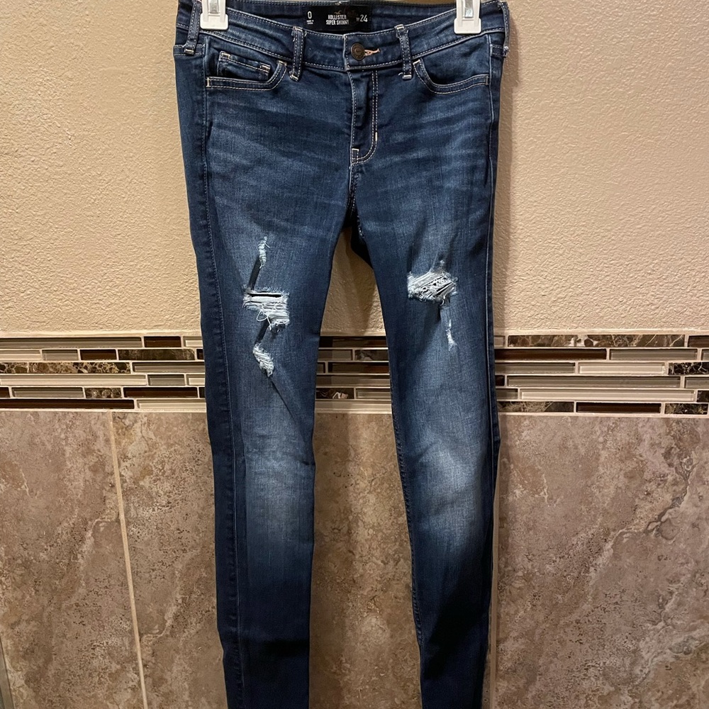 Skinny ripped jeans.